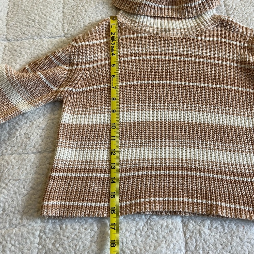Urban Outfitters cropped turtleneck sweater - Picture 10 of 11